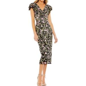 Mac Duggal
Sequin Embroidered Surplice V-Neck Flutter Cap
Sleeve Midi Dress 10
